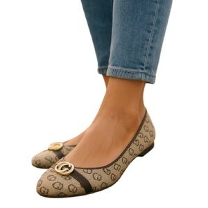 GUESS Claira Round Toe Ballet Flats Signature Logo Tan Brown Gold Textile Size 5